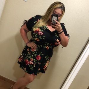 Juniors Skated flower dress🌹